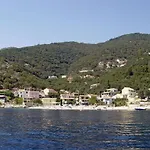 Kaminaki By Tsiolis Family * Katávolos